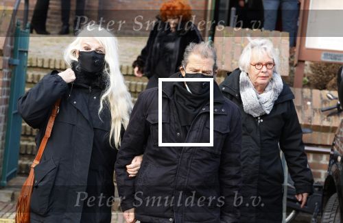 Schagen 11 januari 2022
Begrafenis / dienst van Janny Joling de moeder van Gerard Joling in het centrum van Schagen. Saskia en Serge