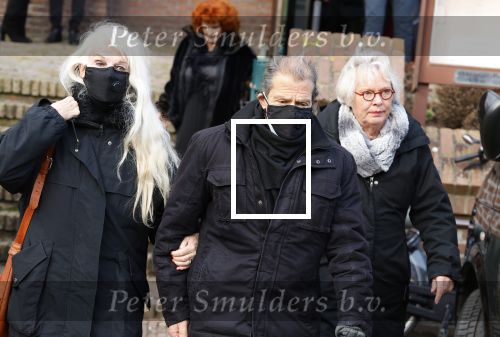 Schagen 11 januari 2022
Begrafenis / dienst van Janny Joling de moeder van Gerard Joling in het centrum van Schagen. Saskia en Serge