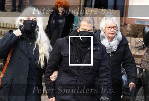 Schagen 11 januari 2022
Begrafenis / dienst van Janny Joling de moeder van Gerard Joling in het centrum van Schagen. Saskia en Serge