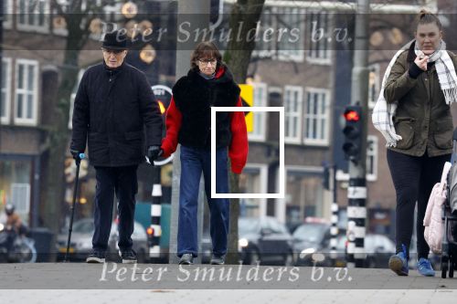Amsterdam 8 januari 2022
Theo Heuft met zijn partner Monique  op straat in Amsterdam zuid