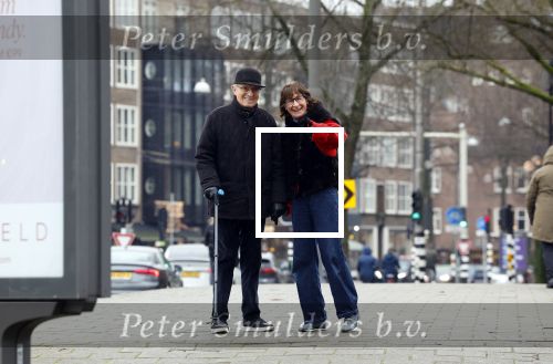 Amsterdam 8 januari 2022
Theo Heuft met zijn partner Monique  op straat in Amsterdam zuid