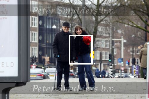 Amsterdam 8 januari 2022
Theo Heuft met zijn partner Monique  op straat in Amsterdam zuid