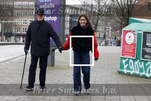 Amsterdam 8 januari 2022
Theo Heuft met zijn partner Monique  op straat in Amsterdam zuid