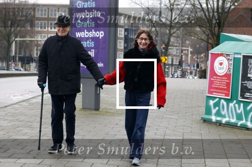 Amsterdam 8 januari 2022
Theo Heuft met zijn partner Monique  op straat in Amsterdam zuid