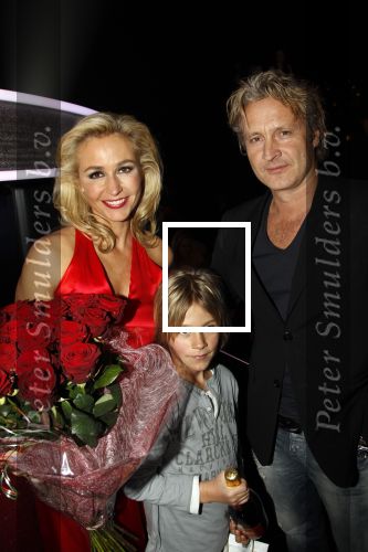Ede 21 januari 2011
Finale van TVOH The voice of Holland in Ede gepresenteerd door Wendy v Dijk en Martijn Krabbe. Ben Saunders wint uiteindelijk. Wendy werd om 12 uur 40 en Erland Galjaard en Sem v Dijk waren erbij
Peter Smulders bv