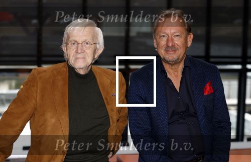 Hilversum 9 januari 2023
Arjan Lubach wordt bij beeld en Geluid gekozen tot mediapersoon van 2022. Andre v Duin reikt hem de prijs uit . Ad Roland
