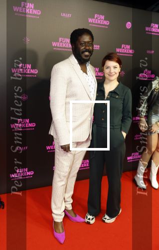 Amsterdam 16 januari 2023
Premiere Fijn weekend in Tuschinski.
De cast bestaat uit oa Sarah Chronis Carolien Spoor Jon karthaus Lisa Zweerman Steef de Bot Kay Greidanus en Aus Greidanus sr. Andre Dongelmans  droeg roze schoenen  pumps