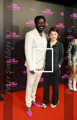 Amsterdam 16 januari 2023
Premiere Fijn weekend in Tuschinski.
De cast bestaat uit oa Sarah Chronis Carolien Spoor Jon karthaus Lisa Zweerman Steef de Bot Kay Greidanus en Aus Greidanus sr. Andre Dongelmans  droeg roze schoenen  pumps