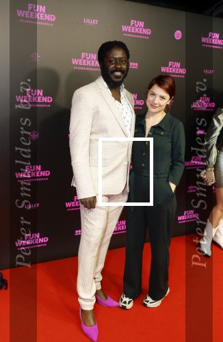 Amsterdam 16 januari 2023
Premiere Fijn weekend in Tuschinski.
De cast bestaat uit oa Sarah Chronis Carolien Spoor Jon karthaus Lisa Zweerman Steef de Bot Kay Greidanus en Aus Greidanus sr. Andre Dongelmans  droeg roze schoenen  pumps