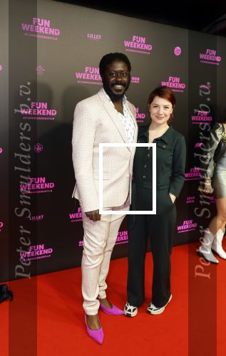 Amsterdam 16 januari 2023
Premiere Fijn weekend in Tuschinski.
De cast bestaat uit oa Sarah Chronis Carolien Spoor Jon karthaus Lisa Zweerman Steef de Bot Kay Greidanus en Aus Greidanus sr. Andre Dongelmans  droeg roze schoenen  pumps