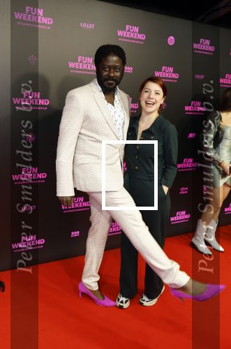 Amsterdam 16 januari 2023
Premiere Fijn weekend in Tuschinski.
De cast bestaat uit oa Sarah Chronis Carolien Spoor Jon karthaus Lisa Zweerman Steef de Bot Kay Greidanus en Aus Greidanus sr. Andre Dongelmans  droeg roze schoenen  pumps