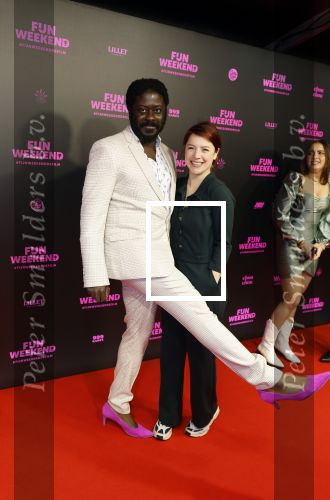 Amsterdam 16 januari 2023
Premiere Fijn weekend in Tuschinski.
De cast bestaat uit oa Sarah Chronis Carolien Spoor Jon karthaus Lisa Zweerman Steef de Bot Kay Greidanus en Aus Greidanus sr. Andre Dongelmans  droeg roze schoenen  pumps