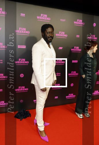 Amsterdam 16 januari 2023
Premiere Fijn weekend in Tuschinski.
De cast bestaat uit oa Sarah Chronis Carolien Spoor Jon karthaus Lisa Zweerman Steef de Bot Kay Greidanus en Aus Greidanus sr. Andre Dongelmans  droeg roze schoenen  pumps