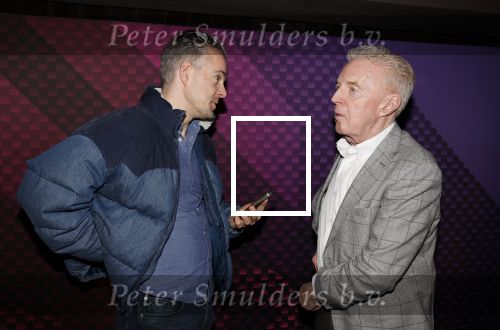Hilversum 9 januari 2023
Arjan Lubach wordt bij beeld en Geluid gekozen tot mediapersoon van 2022. Andre v Duin reikt hem de prijs uit .