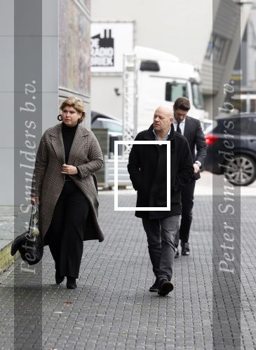 Hilversum 29 december 2022
Bij Beeld en Geluid op het mediapark  konden mensen afscheid nemen van Han Peekel . Dennis Jansen en Angela de Jong