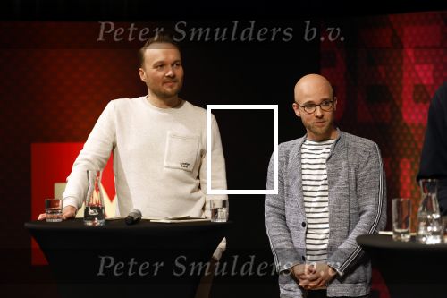 Hilversum 9 januari 2023
Arjan Lubach wordt bij beeld en Geluid gekozen tot mediapersoon van 2022. Andre v Duin reikt hem de prijs uit .