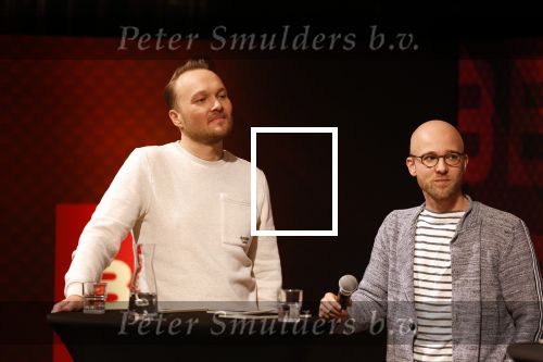 Hilversum 9 januari 2023
Arjan Lubach wordt bij beeld en Geluid gekozen tot mediapersoon van 2022. Andre v Duin reikt hem de prijs uit .