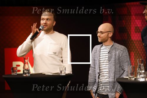 Hilversum 9 januari 2023
Arjan Lubach wordt bij beeld en Geluid gekozen tot mediapersoon van 2022. Andre v Duin reikt hem de prijs uit .