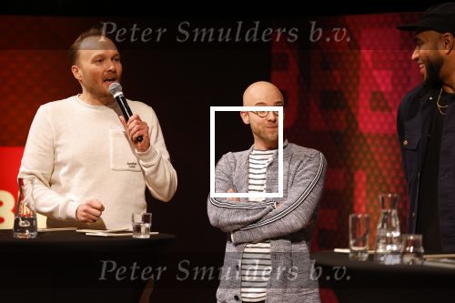 Hilversum 9 januari 2023
Arjan Lubach wordt bij beeld en Geluid gekozen tot mediapersoon van 2022. Andre v Duin reikt hem de prijs uit .