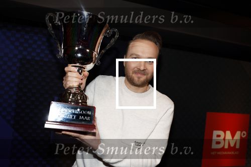 Hilversum 9 januari 2023
Arjan Lubach wordt bij beeld en Geluid gekozen tot mediapersoon van 2022. Andre v Duin reikt hem de prijs uit .