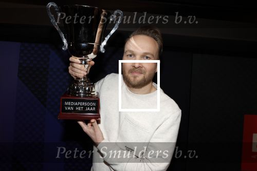 Hilversum 9 januari 2023
Arjan Lubach wordt bij beeld en Geluid gekozen tot mediapersoon van 2022. Andre v Duin reikt hem de prijs uit .
