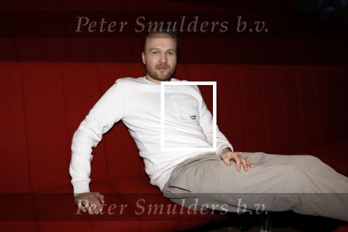 Hilversum 9 januari 2023
Arjan Lubach wordt bij beeld en Geluid gekozen tot mediapersoon van 2022. Andre v Duin reikt hem de prijs uit .
