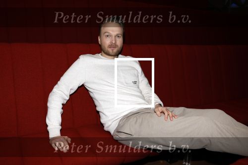 Hilversum 9 januari 2023
Arjan Lubach wordt bij beeld en Geluid gekozen tot mediapersoon van 2022. Andre v Duin reikt hem de prijs uit .