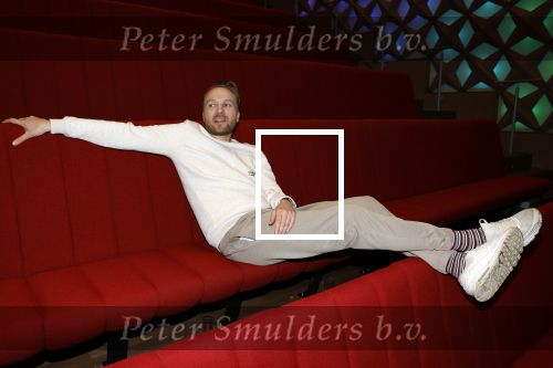 Hilversum 9 januari 2023
Arjan Lubach wordt bij beeld en Geluid gekozen tot mediapersoon van 2022. Andre v Duin reikt hem de prijs uit .
