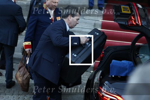 Amsterdam 18 januari 2023
De tweede dag van de nieuwjaarsreceptie van Koning Willem Alexander en koningin Maxima op het paleis op de Dam. Ook prinses Beatrix was weer aanwezig. Arnold de Chauffeur van Maxima