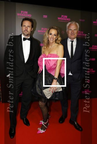 Amsterdam 16 januari 2023
Premiere Fijn weekend in Tuschinski.
De cast bestaat uit oa Sarah Chronis Carolien Spoor Jon karthaus Lisa Zweerman Steef de Bot Kay Greidanus en Aus Greidanus sr. Bob Sikkes (rechts) met Roos Reedijk en....