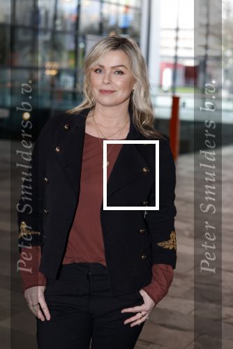 Hilversum 9 januari 2023
Arjan Lubach wordt bij beeld en Geluid gekozen tot mediapersoon van 2022. Andre v Duin reikt hem de prijs uit . Bridget Maasland
