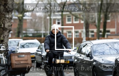 Amsterdam 4 januari 2023
Caroline Tensen op haar electrische v Moof fiets in Amsterdam zuid.