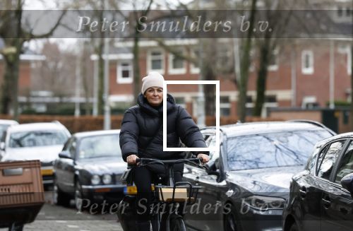 Amsterdam 4 januari 2023
Caroline Tensen op haar electrische v Moof fiets in Amsterdam zuid.