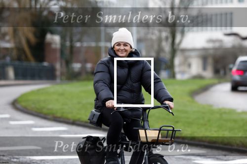 Amsterdam 4 januari 2023
Caroline Tensen op haar electrische v Moof fiets in Amsterdam zuid.