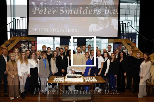 Almere 3 januari 2022
Presentatie cast Les Miserables in Almere .
Milan van Waardenburg, Freek Bartels, Rene van Kooten, Vajen van den Bosch, Ellen Pieters, Channah Hewitt, Michael Muyderman, Yannick Pluggers, Hans Cornelissen, Erwin van Lambaart, Ruud de Graaf, Yoran de Bont, Sem van der Heijden, Mark Roy Luykx, Donna Jo Aerts, Lisanne Veeneman, Sem Gerritsma, Janne Kolpa en James Powell bij de eerste repetitiedag van Les Miserables in de Kunstlinie in Almere.