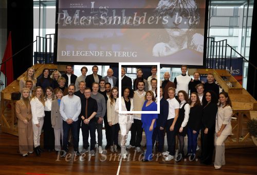 Almere 3 januari 2022
Presentatie cast Les Miserables in Almere .
Milan van Waardenburg, Freek Bartels, Rene van Kooten, Vajen van den Bosch, Ellen Pieters, Channah Hewitt, Michael Muyderman, Yannick Pluggers, Hans Cornelissen, Erwin van Lambaart, Ruud de Graaf, Yoran de Bont, Sem van der Heijden, Mark Roy Luykx, Donna Jo Aerts, Lisanne Veeneman, Sem Gerritsma, Janne Kolpa en James Powell bij de eerste repetitiedag van Les Miserables in de Kunstlinie in Almere.