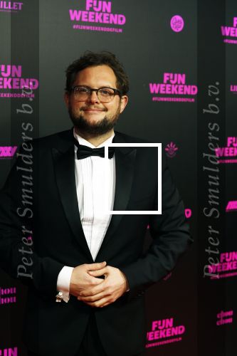 Amsterdam 16 januari 2023
Premiere Fijn weekend in Tuschinski.
De cast bestaat uit oa Sarah Chronis Carolien Spoor Jon karthaus Lisa Zweerman Steef de Bot Kay Greidanus en Aus Greidanus sr. Diederik Jekel