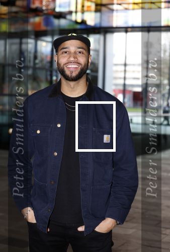 Hilversum 9 januari 2023
Arjan Lubach wordt bij beeld en Geluid gekozen tot mediapersoon van 2022. Andre v Duin reikt hem de prijs uit . Edson da Graca