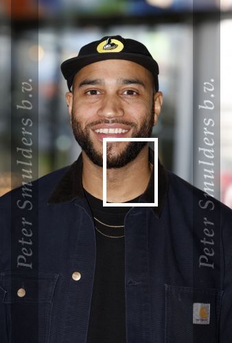 Hilversum 9 januari 2023
Arjan Lubach wordt bij beeld en Geluid gekozen tot mediapersoon van 2022. Andre v Duin reikt hem de prijs uit . Edson da Graca