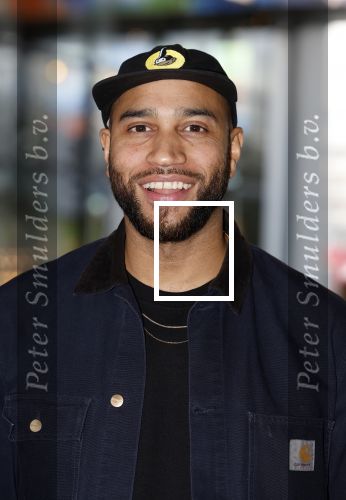 Hilversum 9 januari 2023
Arjan Lubach wordt bij beeld en Geluid gekozen tot mediapersoon van 2022. Andre v Duin reikt hem de prijs uit . Edson da Graca