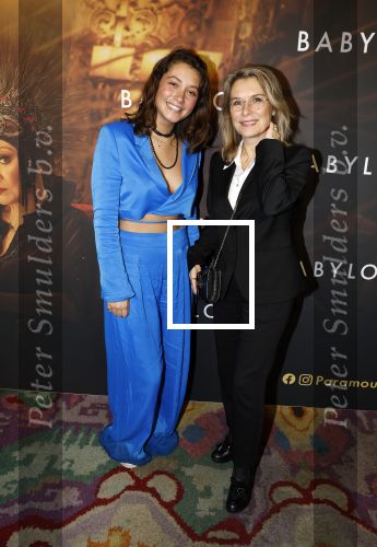 Amsterdam 9 januari 2022
Premiere Babylon in Tuschinski.
Elle v Rijn met haar dochter