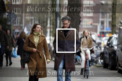 Amsterdam 6 april 2022
Erik Dijkstra met (een) vriendin op straat in Amsterdam zuid.