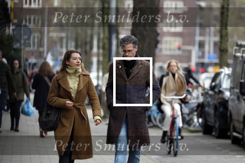 Amsterdam 6 april 2022
Erik Dijkstra met (een) vriendin op straat in Amsterdam zuid.