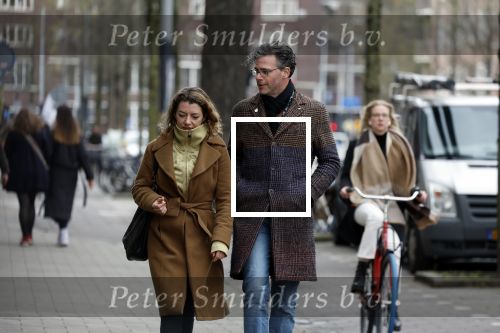 Amsterdam 6 april 2022
Erik Dijkstra met (een) vriendin op straat in Amsterdam zuid.