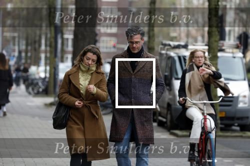Amsterdam 6 april 2022
Erik Dijkstra met (een) vriendin op straat in Amsterdam zuid.