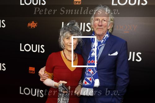 Amsterdam 11 april 2022
Premiere documentaire Louis  over het leven van Louis v Gaal in Tuschinski. Louis kwam samen met zijn vrouw Truus. Freek de Jonge met zijn vrouw