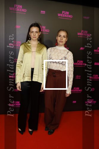 Amsterdam 16 januari 2023
Premiere Fijn weekend in Tuschinski.
De cast bestaat uit oa Sarah Chronis Carolien Spoor Jon karthaus Lisa Zweerman Steef de Bot Kay Greidanus en Aus Greidanus sr. Gaite Jansen en Sanne Langelaar