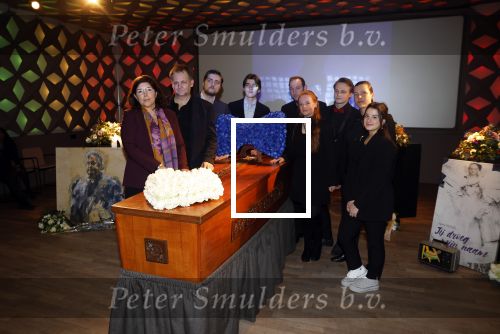 Hilversum 29 december 2022
Bij Beeld en Geluid op het mediapark  konden mensen afscheid nemen van Han Peekel . Familie Han Peekel