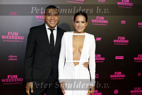 Amsterdam 16 januari 2023
Premiere Fijn weekend in Tuschinski.
De cast bestaat uit oa Sarah Chronis Carolien Spoor Jon karthaus Lisa Zweerman Steef de Bot Kay Greidanus en Aus Greidanus sr. Elize met partner Hedwiges maduro