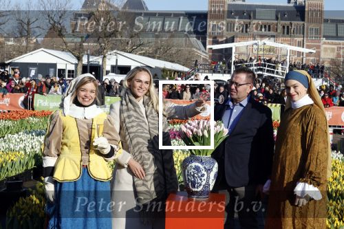 Amsterdam 21 januari 2023
Irene Schouten doopt een tulp op het museumplein.